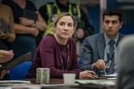 The Bay – Lisa Armstrong (Morven Christie) kämpft sich nach ihrer Suspendierung zurück in ihr altes Leben als Kommissarin. Ihr jüngerer Kollege Ahmed Kharim (Taheen Modak) hat wenig Vertrauen zu ihr.