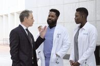 Atlanta Medical – (v.li.) Bruce Greenwood (Dr. Randolph Bell), Malcolm-Jamal Warner (Dr. AJ Austin), Shaunette Renée Wilson (Dr. Mina Okafor).