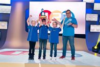 1, 2 oder 3 – Das Rateteam aus München/Deutschland mit Elton und dem Piet-Flosse-Pokal.