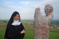 Der Rhein von oben – Schwester Christophora Janssen ist eine von über 50 Nonnen, die in der Abtei Sankt Hildegard bei Rüdesheim nach den Ordensregeln des Heiligen Benedikt leben.