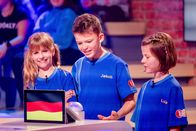 1, 2 oder 3 – Ob das blaue Rateteam aus Bodenheim/Deutschland die richtige Antwort auf Eltons knifflige Frage findet?
