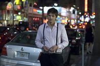 Toy Boy – Nikki (Ashton Kutcher) schleppt reiche Frauen aus den angesagten Discos der Stadt ab, um anschließend als Gegenleistung für sexuelle Dienste an deren Luxus teilzuhaben. Doch eines Tages lernt er die Kellnerin Heather kennen, die ungeahnte Gefühle in ihm wecken ...