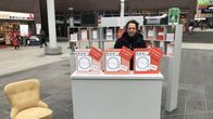 Die Tricks... – Moderator Jo Hiller bei einer Umfrage zur Lebensdauer von Waschmaschinen in Hamburg-Langenhorn.