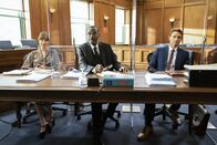 All Rise - Die Richterin – v.l.n.r.) Samantha Powell (Audrey Corsa); Tony Carver (Steven Williams); Mark Callan (Wilson Bethel)