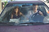You're the Worst – Noch ahnt Gretchen (Aya Cash, l.) nicht, dass Jimmy (Chris Geere, r.) sich etwas ganz Besonderes für sie überlegt hat ...