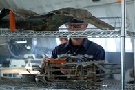 Mayday - Alarm im Cockpit – Rockton, Ontario, Kanada - Ein russischer Ermittler (gespielt von Val Ovtcharov) untersucht die Trümmer von Aeroflot Nord Flug 821. Das Flugzeug stürzte am 14. September bei Perm, Russland, ab.