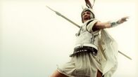 Terra X: Alexander der Große - Bis ans Ende der Welt – Auch in der Schlacht von Gaugamela kämpft Alexander (David Schütter) an vorderster Front und führt seine Armee zum entscheidenden Sieg über die Perser.