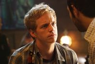 You're the Worst – Als Jimmy (Chris Geere) einfach keine gute Geschichte für eine neue NCIS Folge einfallen will, beginnt er, sein ganzes Dasein als Autor in Frage zu stellen ...