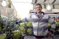 Im Bauch von ... – Gemüsehändler Antonino Gnoffo verkauft frischen Kohl auf dem Ballarò.