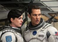 Interstellar – Auf der Suche nach einer neuen Heimat für die Menschheit: Anne Hathaway als Brand, Matthew McConaughey als Cooper