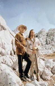 Unter Geiern – L-R: Old Surehand (Stewart Granger), Winnetou (Pierre Brice)