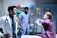 Atlanta Medical – (v.l.n.r.) Dr. Devon Pravesh (Manish Dayal); Dr. AJ Austin (Malcolm-Jamal Warner); Dr. Judith Brown (Rebecca Wisocky)