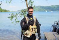 Hoagascht – Moderator Richard Deutinger im Taucheranzug am Attersee