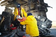 Mayday - Alarm im Cockpit – Die Ermittler haben den Flugdatenschreiber im Wrack des Singapore Airlines Fluges 006 auf dem internationalen Flughafen Toayuan in Taiwan gefunden. Die Boeing 747 stürzte beim Start während eines heftigen Taifuns in der Nacht zuvor ab. Die Ermittler erhoffen sich von der Black Box eine Erklärung dafür, wie das Passagierflugzeug mit Baumaschinen auf einer Landebahn zusammenstieß, die an die der Besatzung zugewiesene Landebahn angrenzte.