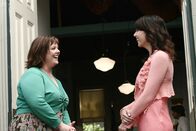 Gilmore Girls – Sookie (Melissa McCarthy, l.) heckt einen Plan aus, um Lorelai (Lauren Graham, r.) und ihre Tochter endlich wieder zu versöhnen ...