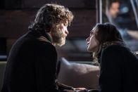 Der Nebelmann – Loris Martini (Alessio Boni) beteuert Clea (Lucrezia Guidone) seine Unschuld.