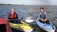 Hiddensee ... mit Judith Rakers – Judith Rakers und Surflehrer Kay Petersen auf Kajak-Tour.