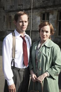 Father Brown – Dorothy Underwood (Laura Main, r.) und ihr von den Toten auferstandener Mann Felix Underwood (Peter Bramhill, l.).
