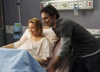 Scrubs - Die Anfänger – V.l.: Jamie Moyer (Amy Smart) und Dr. John 'J.D.' Dorian (Zach Braff)