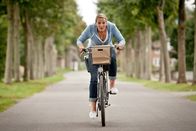 Reiff für die Insel – Vollgas: In letzter Sekunde bringt Katharina (Tanja Wedhorn) ihre Examensarbeit zur Post