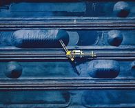 Terra X: Anthropozän – Ein Teil der Insel Kooragang vor den Toren der australischen Stadt Newcastle ist dem Kohleexport vorbehalten. Der Hafen ist der größte Kohleexport-Hafen weltweit. Alljährlich werden dort mehr als 150 Millionen Tonnen des schwarzen Brennstoffs verladen.