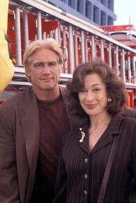 Diagnose: Mord – Detective Steve Sloan (Barry Van Dyke, l.) und Staatsanwältin Purcell (Dixie Carter, r.) ermitteln gemeinsam.
