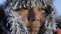 Alaska - Eisige Tradition – Jody Potts-Joseph beim Mushing mit ihrem Schlitten und ihren Hunden (National Geographic)