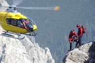 Der Bergdoktor – Der Verletzte wurde gesichtet, die Bergungsarbeiten beginnen.
