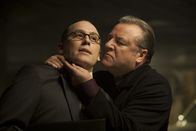 Auftrag Rache – L-R: Millroy (David Aaron Baker), Jedburgh (Ray Winstone)