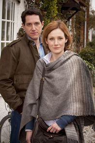 Inspector Barnaby – Justin Hooper (Bertie Carvel) ist immer noch zu schüchtern, Connie Bishop (Nancy Carroll) seine Liebe zu gestehen.