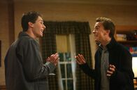 Malcolm mittendrin – Reese (Justin Berfield, l.) und Malcolm (Frankie Muniz, r.) haben Jessicas Schwindel aufgedeckt und planen nun einen Rachefeldzug ...