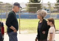 Young Sheldon – (v.l.n.r.) Coach Dale Ballard (Craig T. Nelson); Meemaw (Annie Potts); Missy (Raegan Revord)