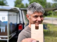 Einfach genial – Erfinder Marcel Graf aus Rothenburg/Oberlausitz hat ein klappbares Campingmodul entwickelt.