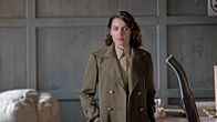 Es war einmal in Deutschland ... – Sara (Antje Traue) arbeitet als US-Beamtin im Nachkriegsdeutschland.