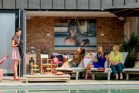 Vorstadtweiber – L-R: Marie-Claire (Sonja Chan), Waltraud Steinberg (Maria Köstlinger), Nicoletta Huber (Nina Proll), Sonia Clementi (Ines Honsel).