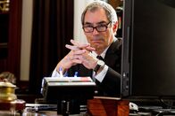 The Tourist – Timothy Dalton (Chefinspektor Jones).