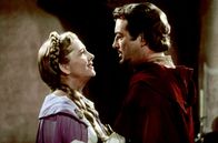 Ivanhoe - Der schwarze Ritter – Lady Rowena (Joan Fontaine) und Ivanhoe (Robert Taylor) sind füreinander bestimmt.