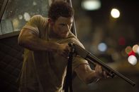 Java Heat - Insel der Entscheidung – Immer wieder muss FBI Agent Jake Travers (Kellan Lutz) feststellen, dass die Allianzen und Fronten schneller wechseln als die Sonnenaufgänge ...