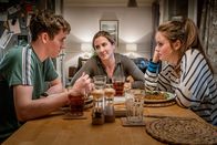 The Bay – (v.l.n.r.) Rob Armstrong (Art Parkinson); Lisa Armstrong (Morven Christie); Abbie Armstrong (Imogen King)