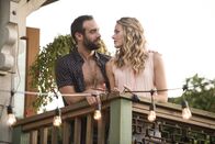 No tomorrow – Xavier Holliday (Joshua Sasse, l.); Evie Covington (Tori Anderson, r.)