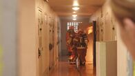 Überleben hinter Gittern – Aus Protest gegen die Haftbedingungen hat ein Häftling Feuer gelegt.