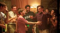 Matthias & Maxime – Maxime (Xavier Dolan, M.) feiert vor seiner Abreise nach Australien eine wilde Party.
