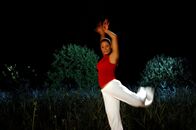 Tele-Gym – Mit den Dance Workouts wird der gesamte Körper von Kopf bis Fuß trainiert. Die acht Folgen haben unterschiedliche Schwierigkeitsstufen und verschiedene tänzerische Stilrichtungen: von der klassischen Dance-Aerobic über sexy Latino bis hin zu erdigen Afro-Kombinationen und hippen Funk-Moves.