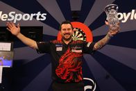 Darts: World Grand Prix – 9. Oktober 2021 Morningside Arena, Leicester, England PDC BoyleSports Darts World Grand Prix Finale – Jonny Clayton feiert, als er den Boylesports World Grand Prix gewinnt