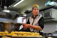 Heimatleuchten – Protagonistin Gertraud Nagele kocht.