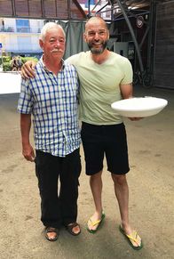 Gordon Ramsays Roadtrip – Fred Sirieix (r.)