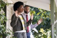 Navy CIS – L-R: Forensic Scientist Kasie Hines (Diona Reasonover) und Dante Brown (Devale Ellis)