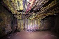 Mysteriöse Inseln – Die Insel Hormuz ist ein tropfenförmiges Eiland zwischen Iran und der Musandam-Halbinsel. Die Iraner nennen sie „Regenbogeninsel“, weil ihre Landschaft in leuchtenden Rot-, Orange- und Gelbtönen gehalten ist. (Kredit: Nicole Lynn Smoot)