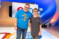 1, 2 oder 3 – Kamerakind Gabriel (r.) konnte im Studio mit Elton (l.) viele spannende Erfahrungen bei der Arbeit an der Kamera sammeln.