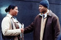 Noch einmal Ferien – Antonia Byrd (Queen Latifah, l.) wünscht sich nichts sehnlicher, als ein Date mit Sean (LL Cool J, r.) ...